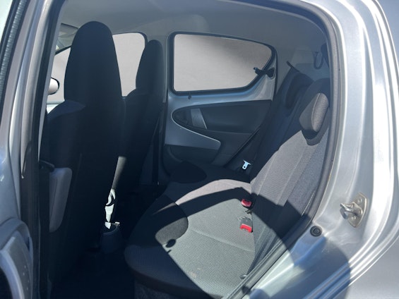 Vehicle image 7