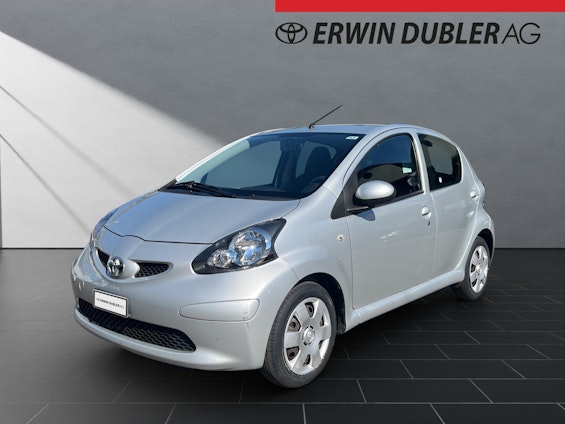 First vehicle image