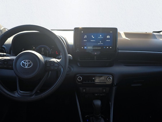 Vehicle image 10
