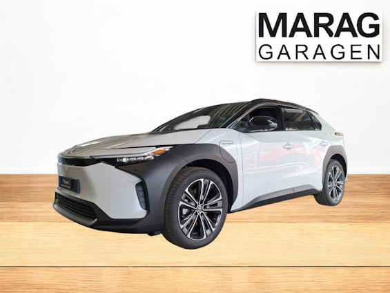 First vehicle image