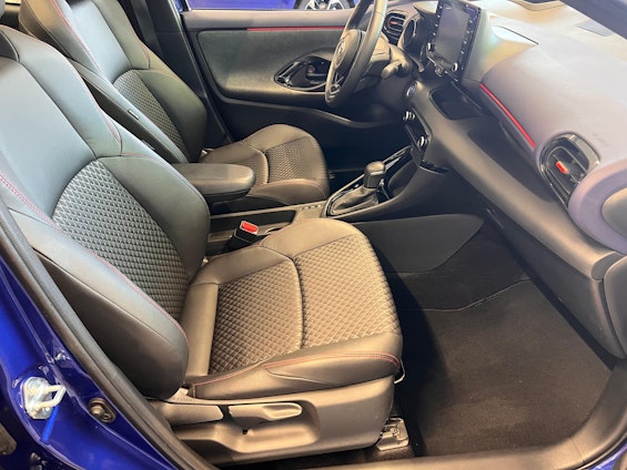 Vehicle image 12