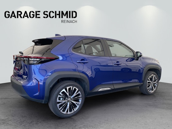 Vehicle image 6