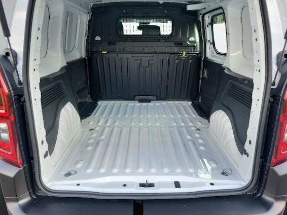 Vehicle image 15 Vehicle image 15