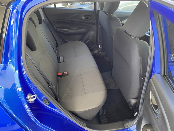 Vehicle image 8 Vehicle image 8