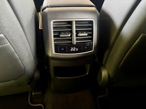 Vehicle image 15 Vehicle image 15