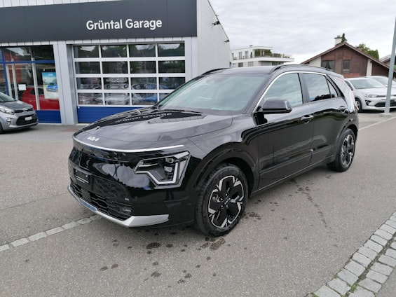 First vehicle image