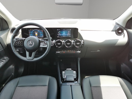 MERCEDES-BENZ GLA 180 3