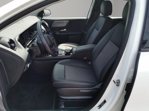 MERCEDES-BENZ GLA 180 1