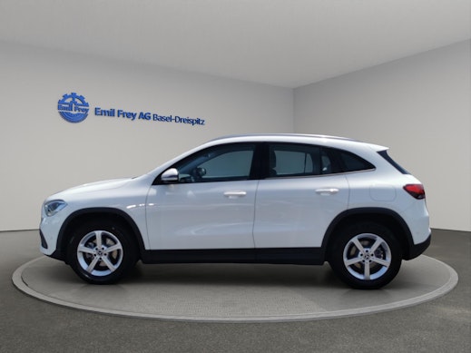MERCEDES-BENZ GLA 180 2