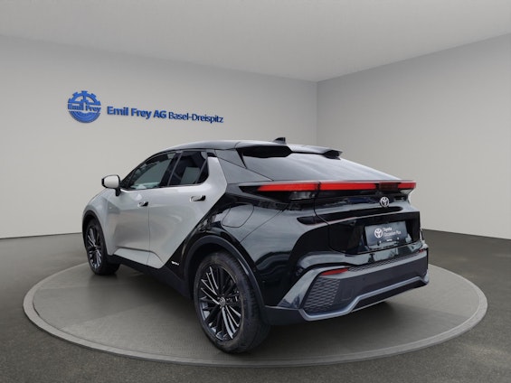 Vehicle image 6