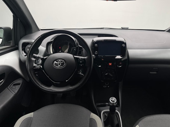 Vehicle image 15