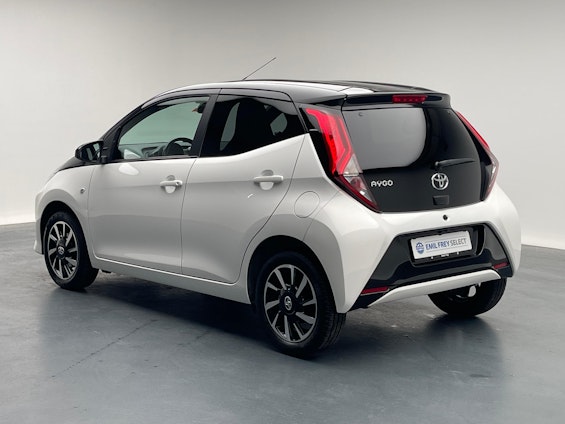 Vehicle image 13