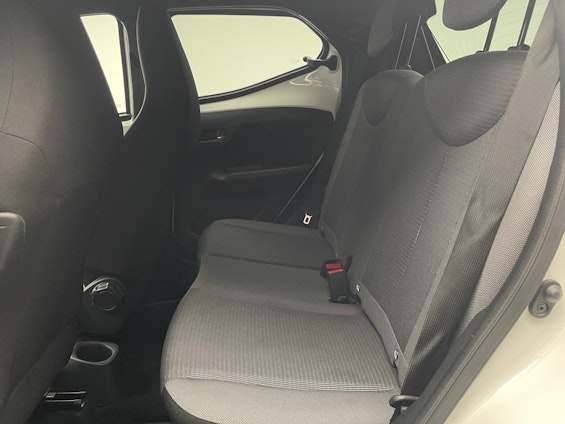 Vehicle image 14
