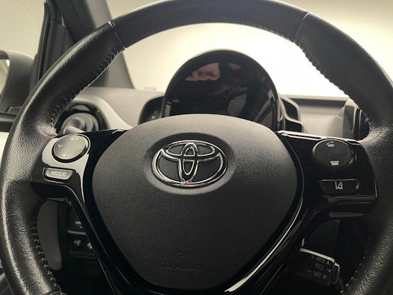 Vehicle image 6