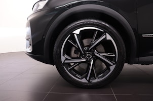 Vehicle image DS AUTOMOBILES DS7 Crossback 1.6 E-Tense Louvre 4x4