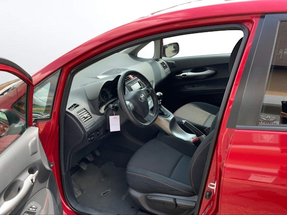 Vehicle image 8
