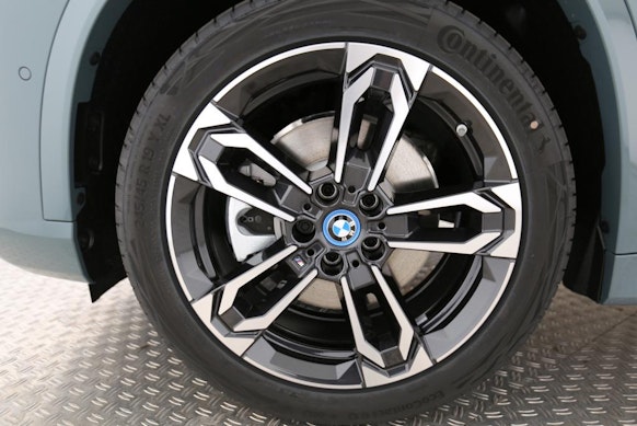 BMW iX1 30 xDrive 3