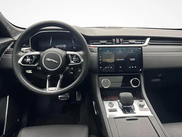 Jaguar F-Pace 3.0 D I6 R-Dynamic HSE AWD