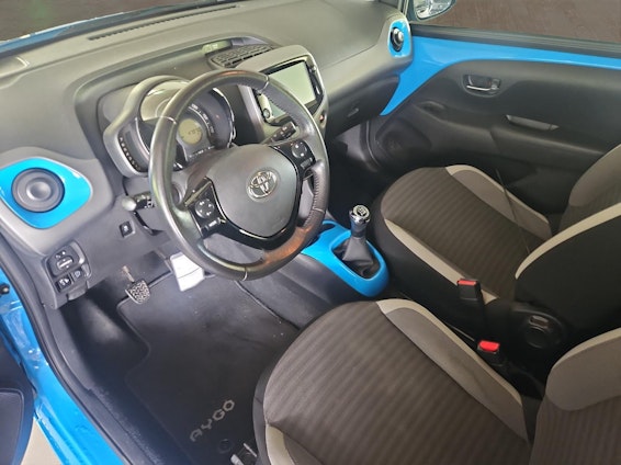 Vehicle image 6