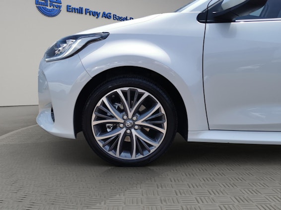 Vehicle image 9