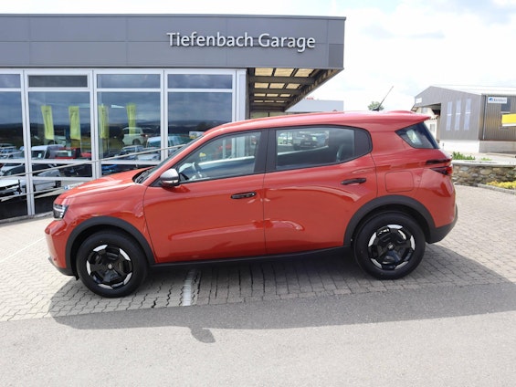 First vehicle image