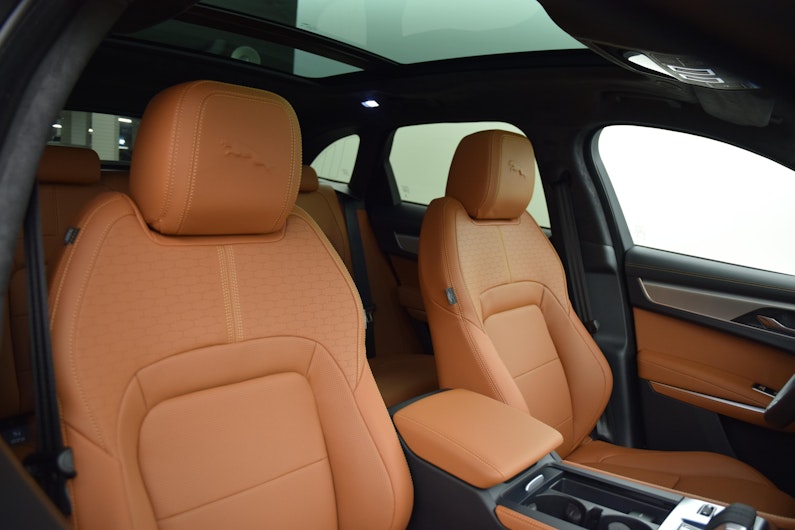 Vehicle image JAGUAR F-PACE