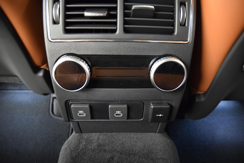 Vehicle image JAGUAR F-PACE