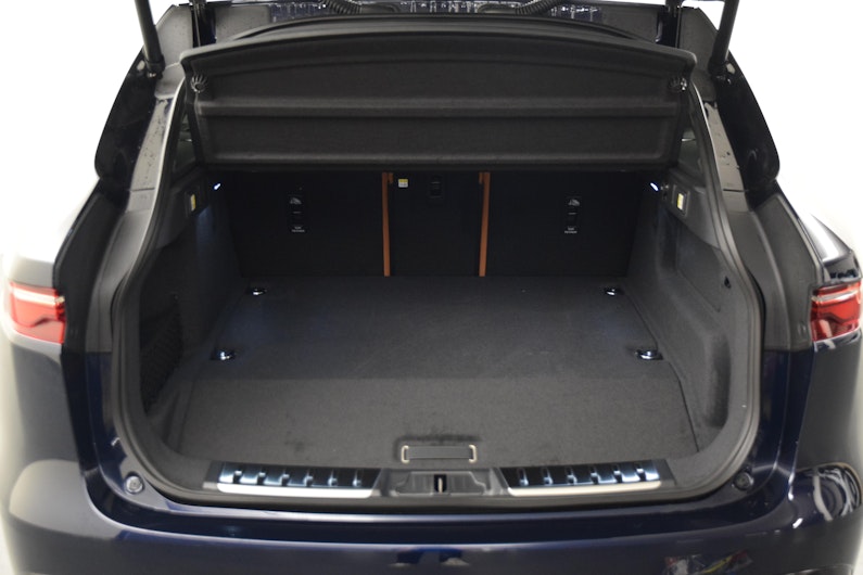 Vehicle image JAGUAR F-PACE