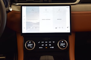 Vehicle image JAGUAR F-Pace 2.0 P400e R-Dynamic HSE 90th Anniversary Ed. AWD