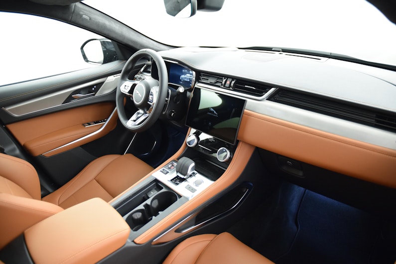 Vehicle image JAGUAR F-PACE