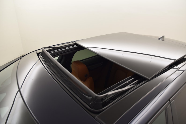 Vehicle image JAGUAR F-PACE