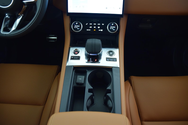 Vehicle image JAGUAR F-PACE