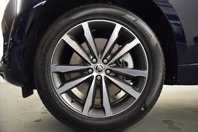 Vehicle image JAGUAR F-PACE