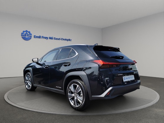 Vehicle image 6