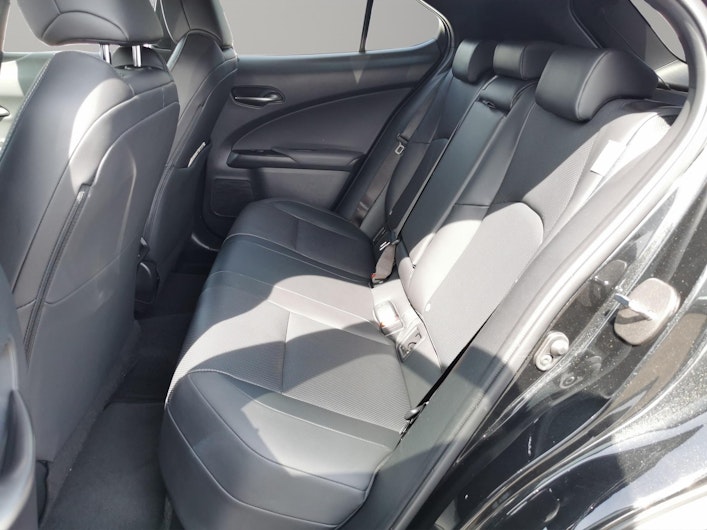 Vehicle image LEXUS UX