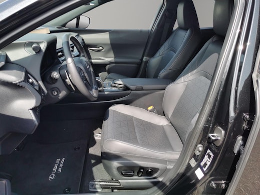 LEXUS UX 300e Excellence 1