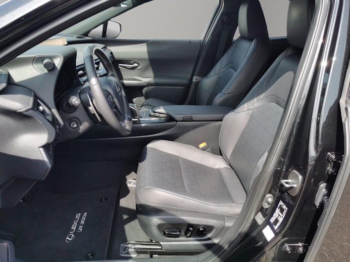 Vehicle image LEXUS UX