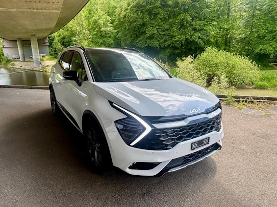 First vehicle image