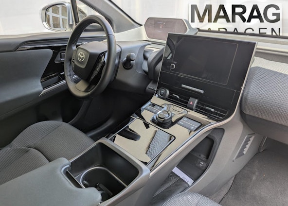 Vehicle image 4 Vehicle image 4