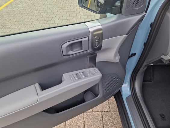 Vehicle image 12 Vehicle image 12