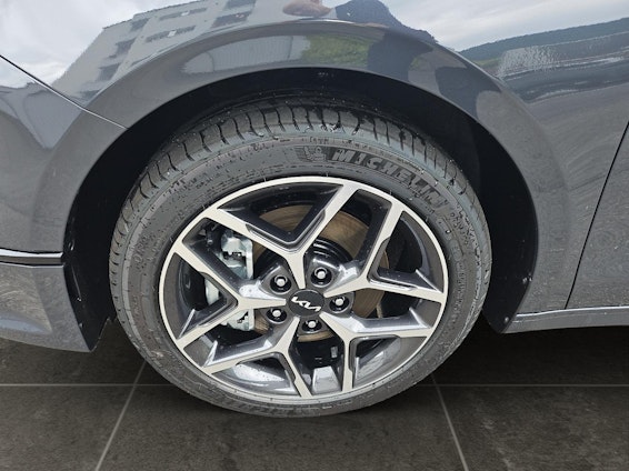 Vehicle image 15 Vehicle image 15