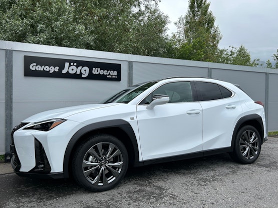 First vehicle image