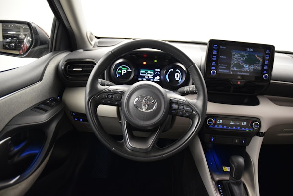 Vehicle image 13