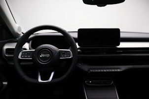 Vehicle image JEEP Avenger Summit