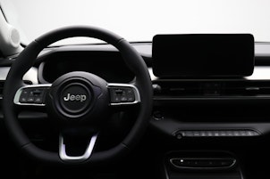 Vehicle image JEEP Avenger Summit