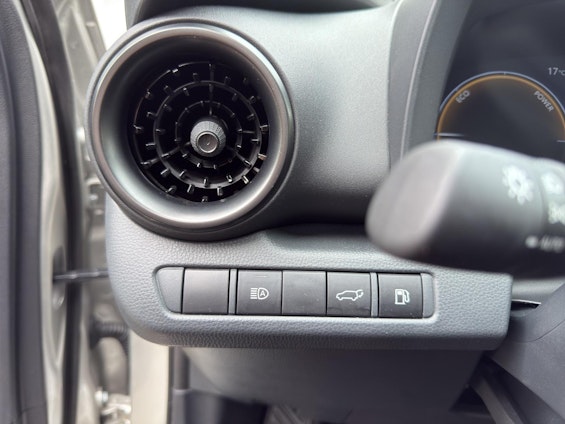 Vehicle image 16 Vehicle image 16