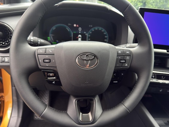 Vehicle image 17