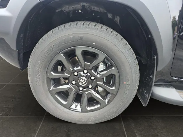 Toyota Hilux Double Cab.-Pick-up 2.8 D-4D 204 Invincible MHEV