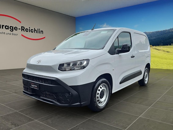 First vehicle image
