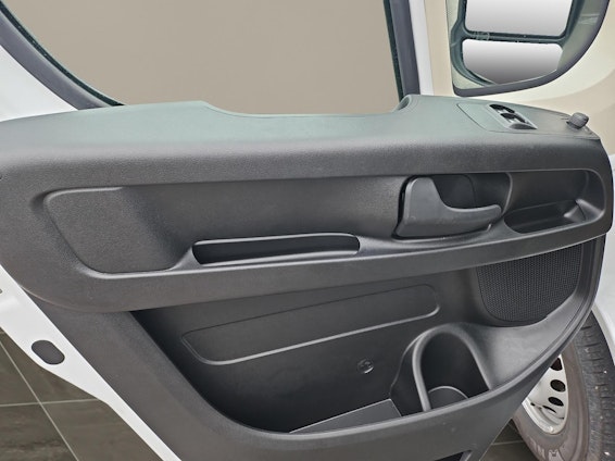 Vehicle image 13 Vehicle image 13